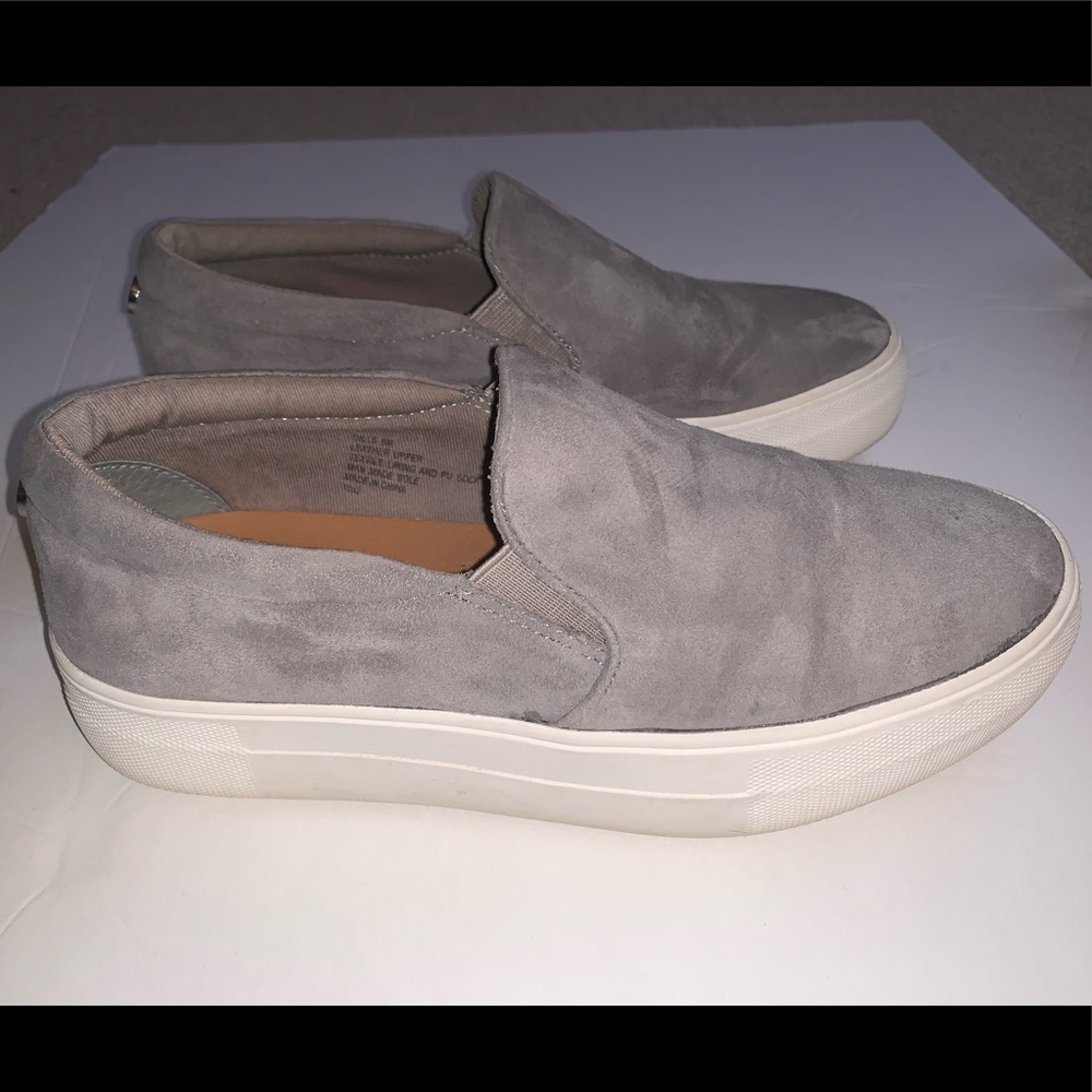 Steve Madden size 6 Grey Suede Sneaker